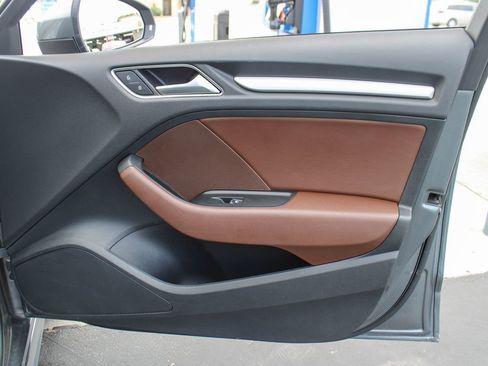 Used 2018 Audi A3 e-tron Premium image 22