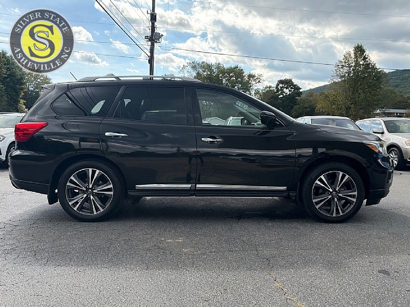 Used 2017 Nissan Pathfinder Platinum w/ Family Entertainment Package AWD/4WD image 7