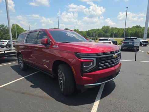Used 2026 Chevrolet Suburban High Country AWD/4WD image 1