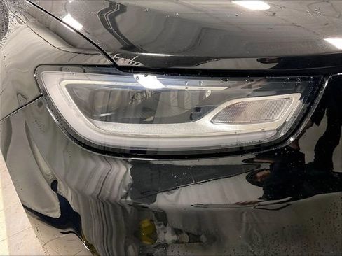 Used 2025 Chrysler Pacifica Limited FWD image 34