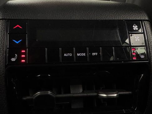 Used 2023 Jeep Grand Cherokee L Limited w/ Black Appearance Package image 6