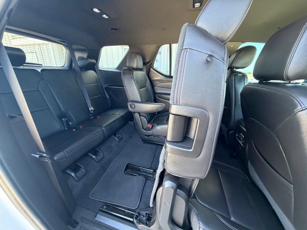 Used 2023 Chevrolet Traverse LT FWD image 31