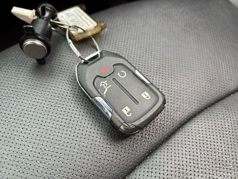 Used 2024 GMC Terrain SLT AWD/4WD image 18