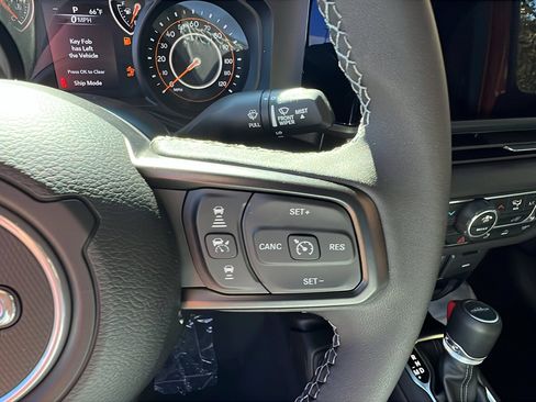 New 2025 Jeep Gladiator Sport image 22