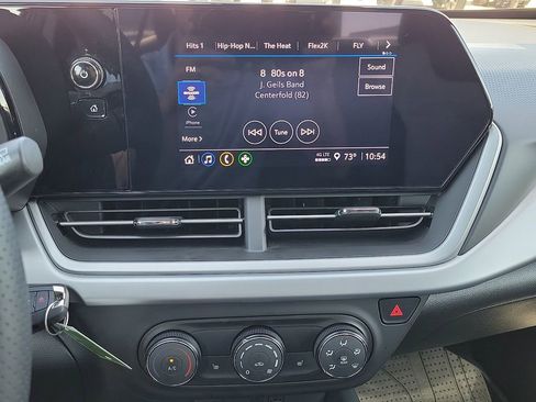 Used 2025 Chevrolet Trax RS w/ Sunroof Package image 22