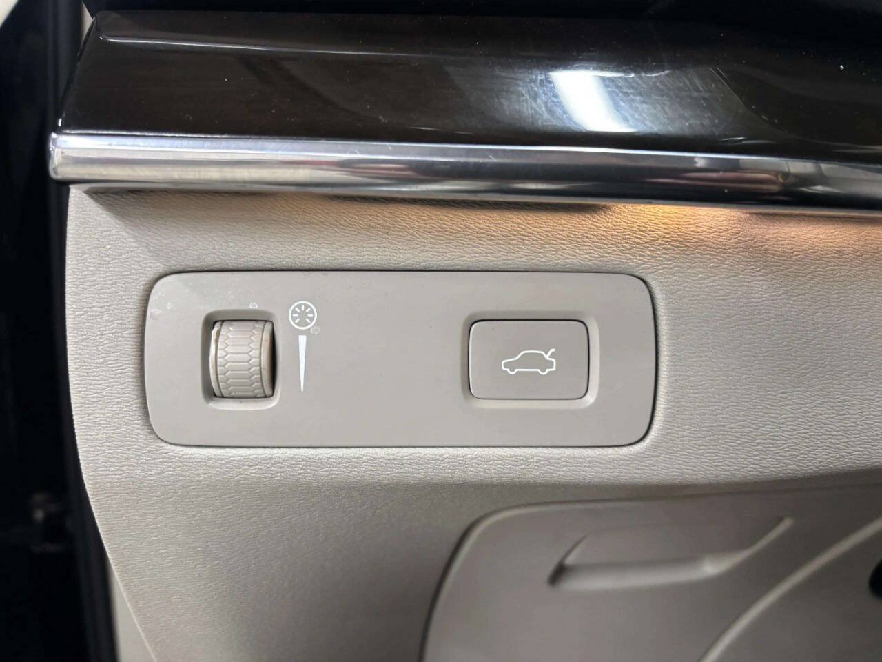 Used 2018 Volvo XC90 T5 Momentum w/ Convenience Package FWD image 43