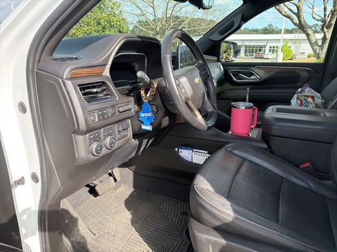 Used 2022 Chevrolet Tahoe High Country image 11