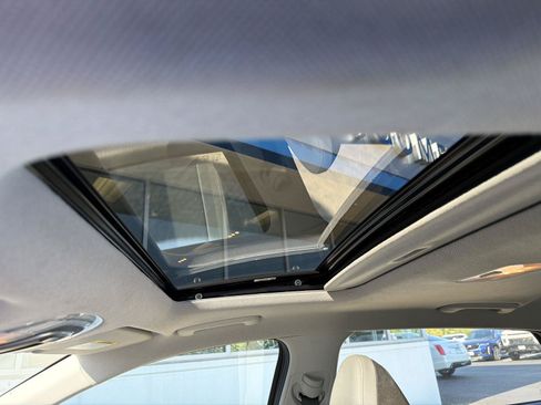 Used 2025 Hyundai Elantra Limited FWD image 24