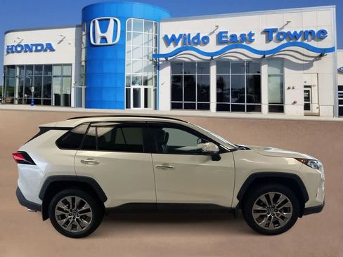 Used 2020 Toyota RAV4 Limited image 9