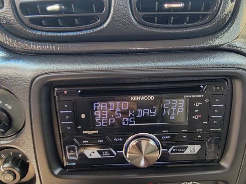 Used 2005 Chevrolet TrailBlazer LS w/ LS Preferred Equipment Group AWD/4WD image 19