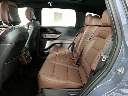 Used 2026 Lincoln Nautilus Reserve AWD/4WD image 9