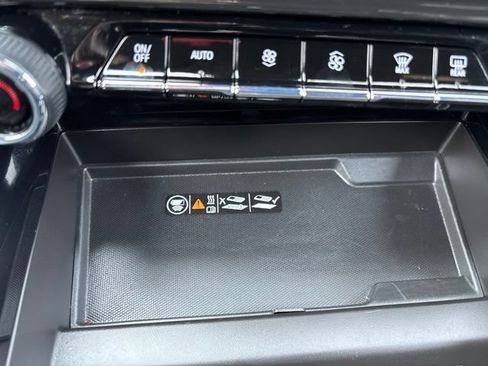 Used 2025 Chevrolet Suburban Premier AWD/4WD image 26