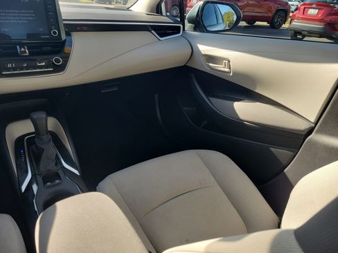 Used 2022 Toyota Corolla LE image 14