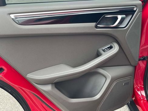 Used 2017 Porsche Macan S image 7