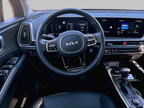 Used 2024 Kia Sorento SX AWD/4WD image 5