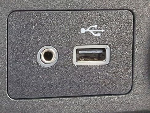 Used 2020 Nissan Rogue SV image 25