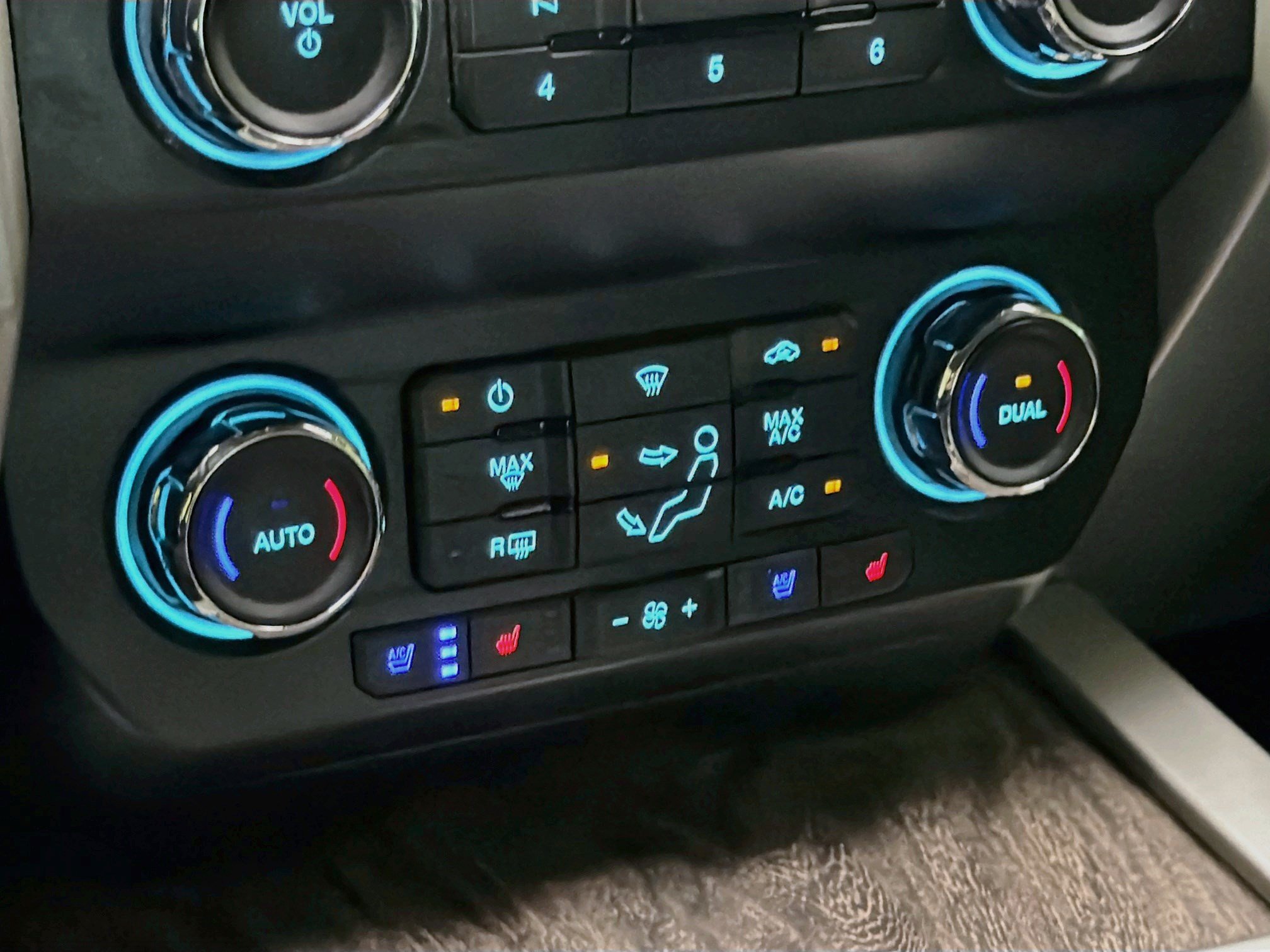 Used 2019 Ford F250 Lariat w/ Lariat Ultimate Package AWD/4WD image 10