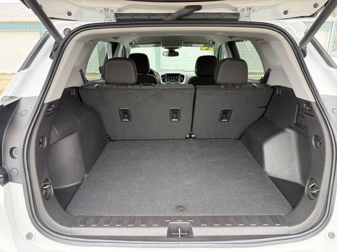 Used 2024 GMC Terrain SLE w/ Driver Convenience Package image 11