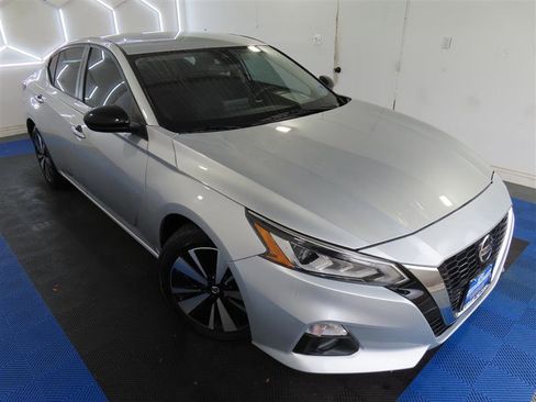 Used 2022 Nissan Altima 2.5 SV FWD image 5
