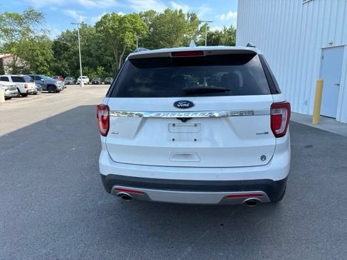 Used 2016 Ford Explorer XLT w/ Equipment Group 202A AWD/4WD image 12