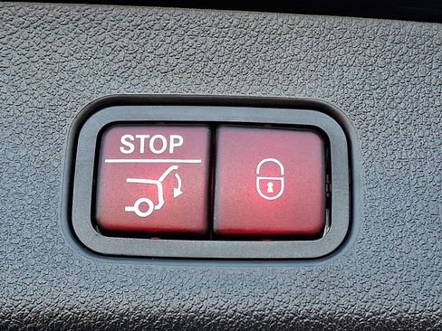 Certified 2025 Mercedes-Benz GLC 350e GLC 350e image 31