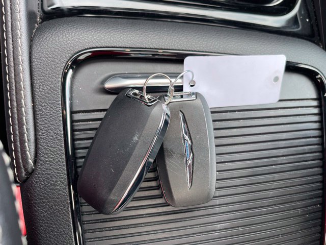 Used 2026 Chrysler Pacifica Limited FWD image 23