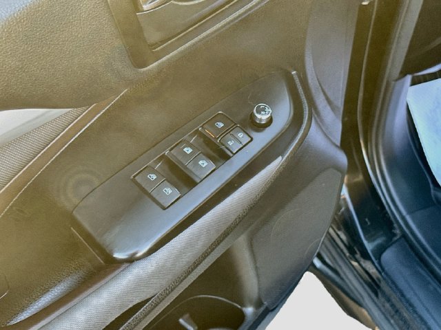 Used 2018 Toyota Highlander LE AWD/4WD image 17