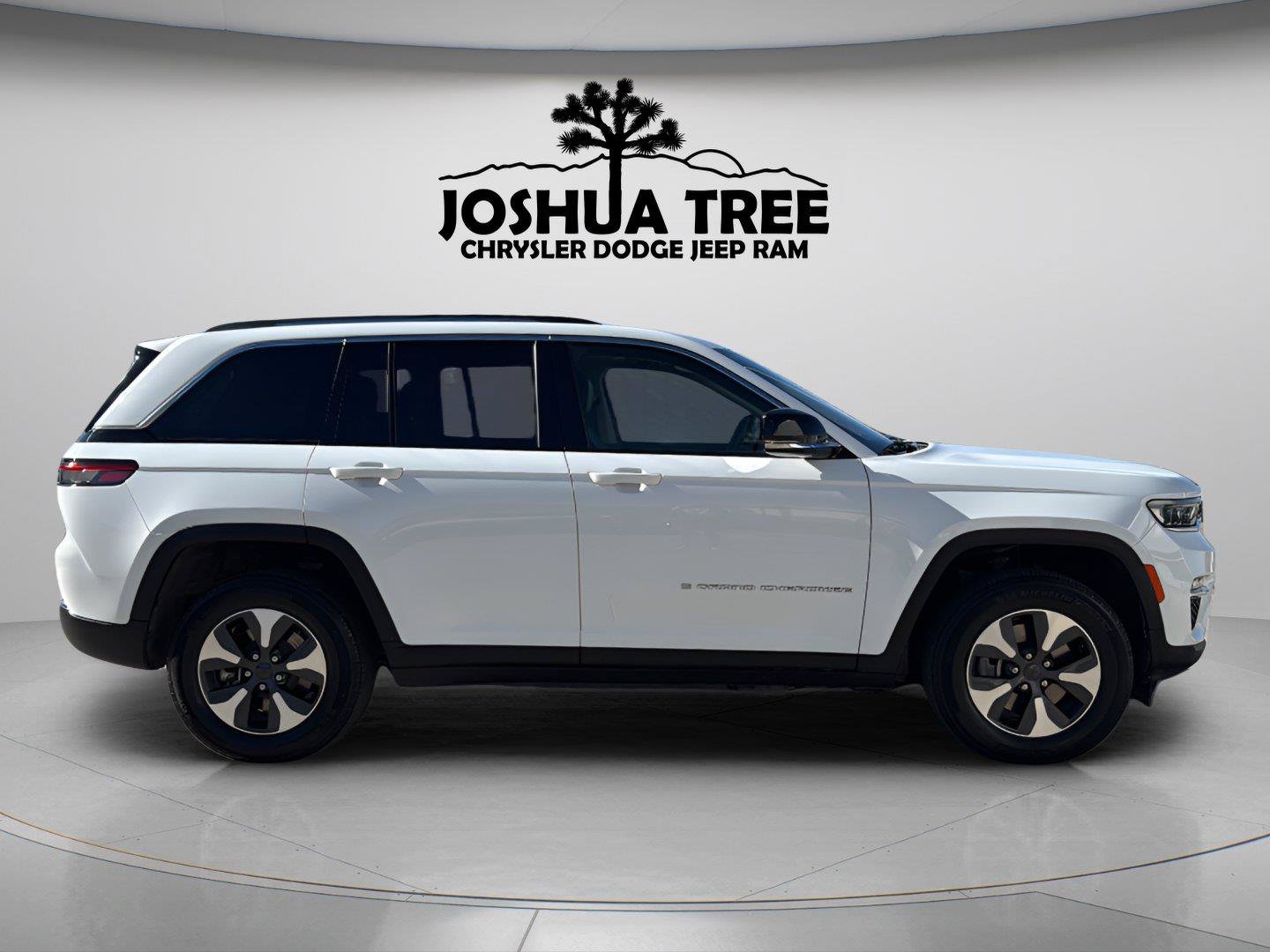 Used 2023 Jeep Grand Cherokee 4WD 4xe image 8