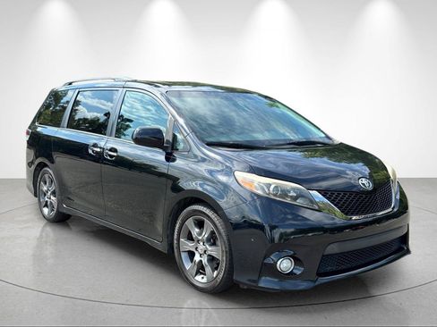 Used 2016 Toyota Sienna SE Premium FWD image 7