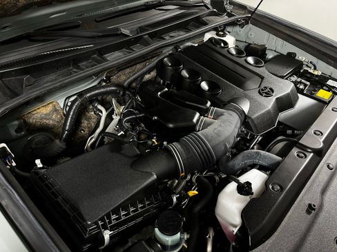 Used 2023 Toyota 4Runner TRD Off-Road Premium w/ Moonroof Package AWD/4WD image 10