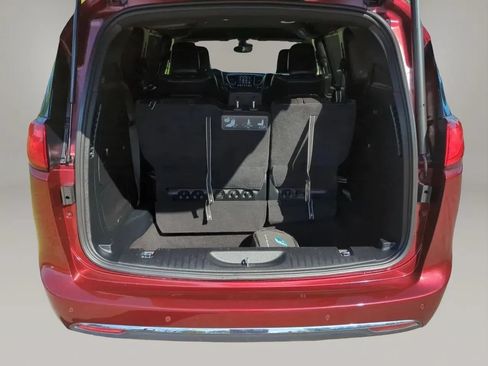 Used 2020 Chrysler Pacifica Limited FWD image 24