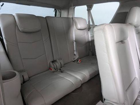 Used 2017 Cadillac Escalade ESV Luxury image 24