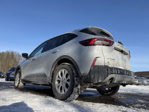 Used 2025 Ford Escape Active w/ Cold Weather Package image 8