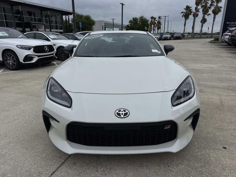 Used 2025 Toyota GR86 Premium RWD image 2
