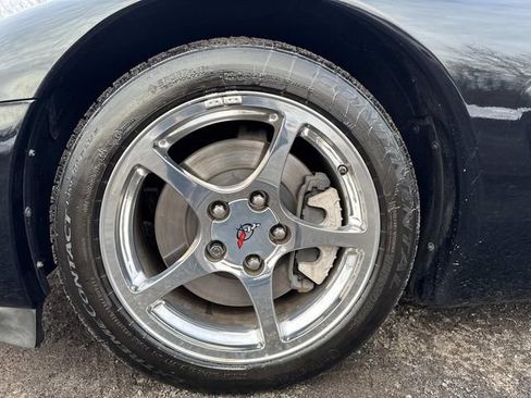 Used 2004 Chevrolet Corvette Coupe w/ Preferred Equipment Group image 11