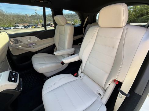 Used 2025 Mercedes-Benz GLS 450 4MATIC image 31
