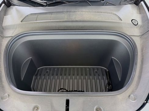 Used 2021 Tesla Model Y Long Range AWD/4WD image 34