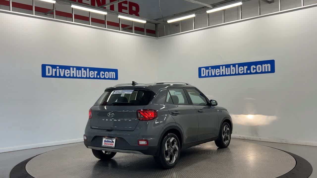 Used 2022 Hyundai Venue SEL FWD image 2