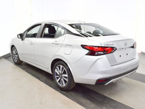 Used 2025 Nissan Versa SV image 5