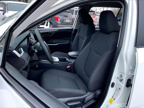 Used 2025 Toyota RAV4 LE image 8