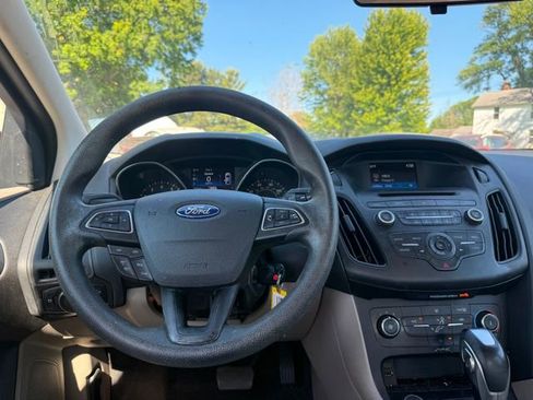Used 2015 Ford Focus SE FWD image 9