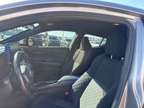 Used 2020 Toyota C-HR XLE FWD image 34