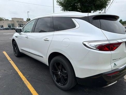 Used 2023 Buick Enclave Essence w/ Sport Touring Edition FWD image 2