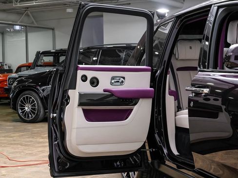 Used 2023 Rolls-Royce Cullinan Black Badge w/ Dark Exterior Package image 52