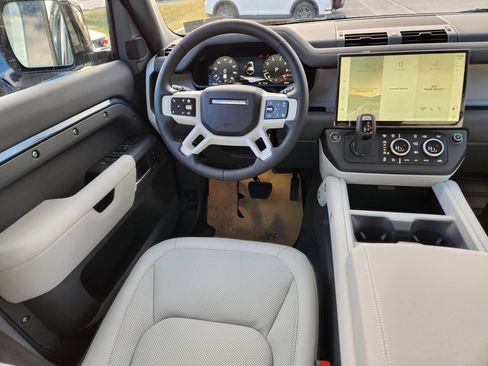 New 2026 Land Rover Defender 110 X-Dynamic SE image 14