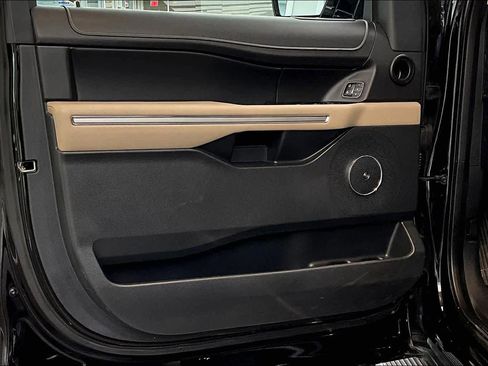 Used 2023 Ford Expedition Limited image 42