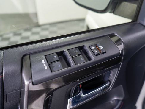 Used 2018 Toyota 4Runner TRD Off-Road Premium AWD/4WD image 23