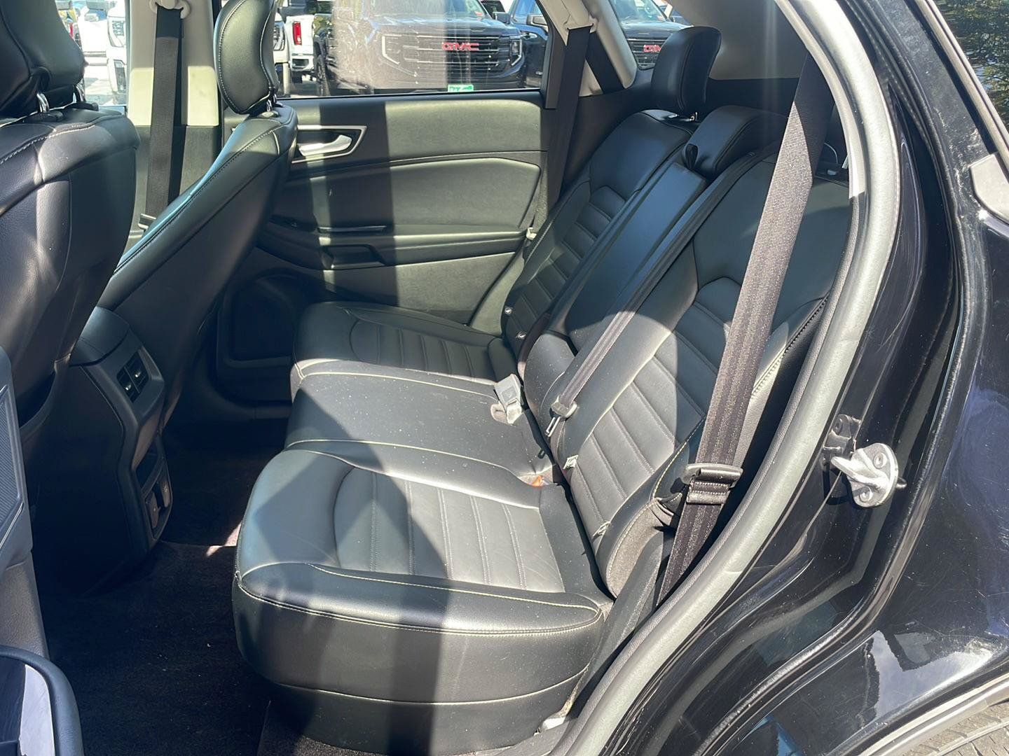 Used 2017 Ford Edge SEL w/ Equipment Group 201A AWD/4WD image 17