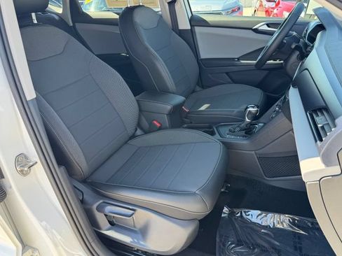 Used 2022 Volkswagen Taos SE FWD image 11
