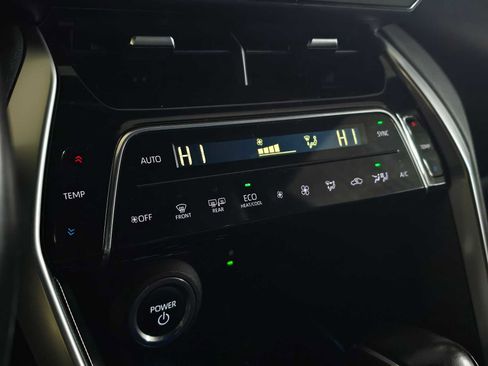 Used 2023 Toyota Venza XLE image 29